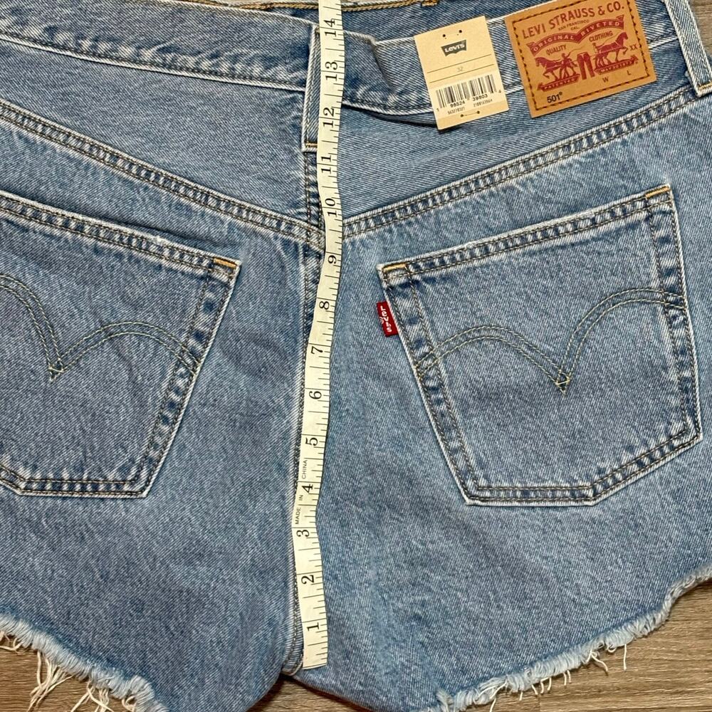 NWT Levi’s 501 Original High Rise Distressed Denim Shorts Size 32 - Picture 11 of 14